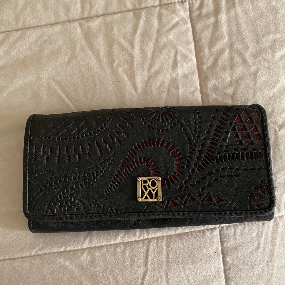 Roxy maroon and black wallet